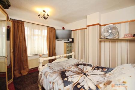 3 bedroom Semi-detached house for sale in Melton Road, Syston, LE7