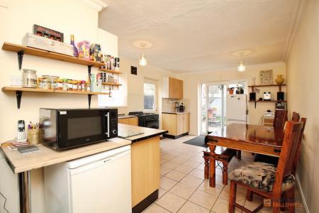 3 bedroom Semi-detached house for sale in Melton Road, Syston, LE7