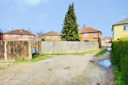 3 bedroom Semi-detached house for sale in Melton Road, Syston, LE7