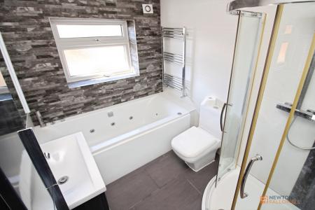 3 bedroom Semi-detached house for sale in Queensgate Drive, Birstall, LE4