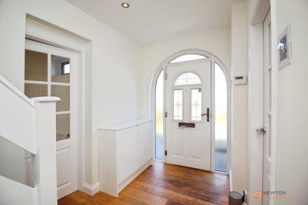 3 bedroom Semi-detached house for sale in Queensgate Drive, Birstall, LE4