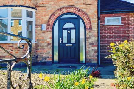 3 bedroom Semi-detached house for sale in Queensgate Drive, Birstall, LE4