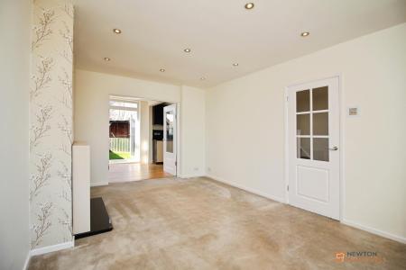 3 bedroom Semi-detached house for sale in Queensgate Drive, Birstall, LE4