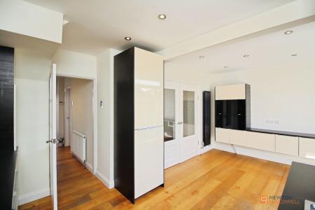 3 bedroom Semi-detached house for sale in Queensgate Drive, Birstall, LE4