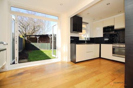 3 bedroom Semi-detached house for sale in Queensgate Drive, Birstall, LE4