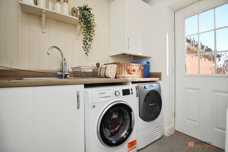 4 bedroom Detached house for sale in Maclaren Todd Close, Queniborough, LE7