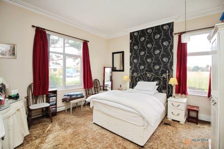 4 bedroom Detached house for sale in Melton Road, Queniborough, LE7