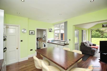 4 bedroom Detached house for sale in Melton Road, Queniborough, LE7