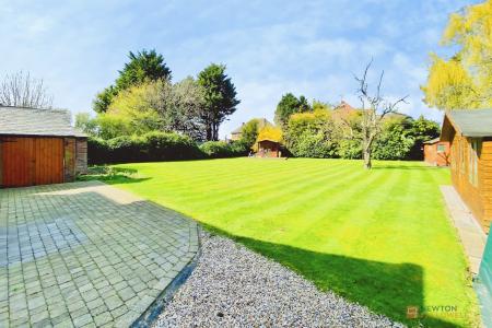4 bedroom Detached house for sale in Melton Road, Queniborough, LE7