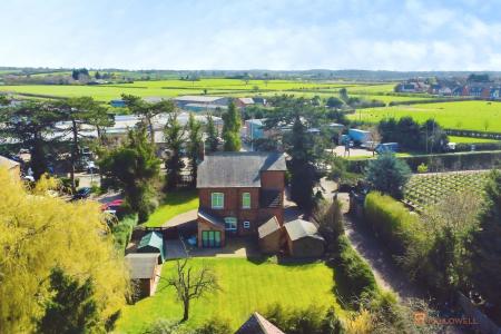 4 bedroom Detached house for sale in Melton Road, Queniborough, LE7