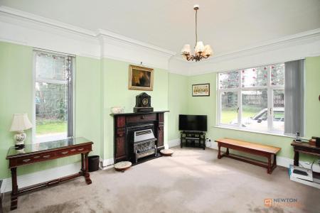 4 bedroom Detached house for sale in Melton Road, Queniborough, LE7