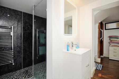 4 bedroom Detached house for sale in Melton Road, Queniborough, LE7