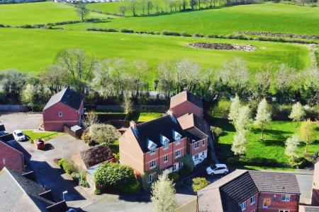 5 bedroom Detached house for sale in Clover Way, Syston, LE7