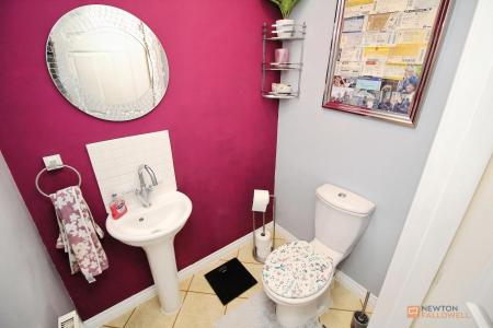 5 bedroom Detached house for sale in Clover Way, Syston, LE7