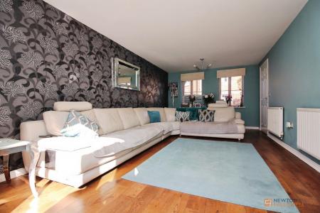 5 bedroom Detached house for sale in Clover Way, Syston, LE7