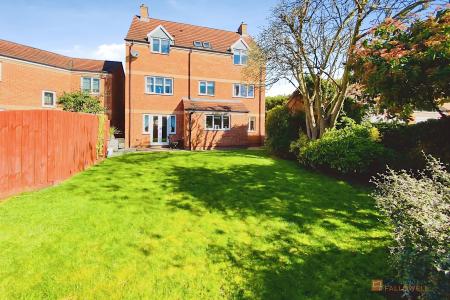 5 bedroom Detached house for sale in Clover Way, Syston, LE7