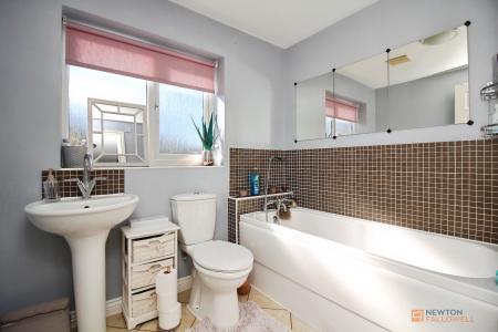 5 bedroom Detached house for sale in Clover Way, Syston, LE7