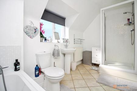 5 bedroom Detached house for sale in Clover Way, Syston, LE7