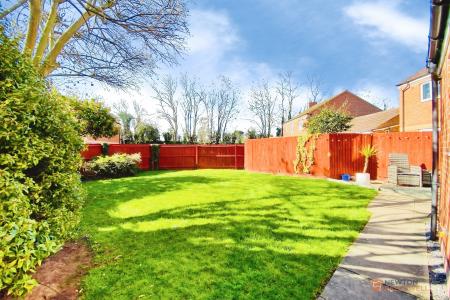 5 bedroom Detached house for sale in Clover Way, Syston, LE7