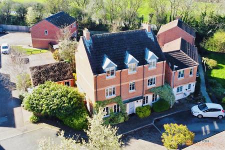 5 bedroom Detached house for sale in Clover Way, Syston, LE7