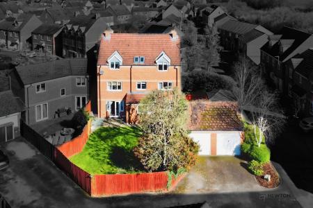 5 bedroom Detached house for sale in Clover Way, Syston, LE7