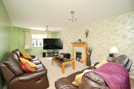 5 bedroom Detached house for sale in Clover Way, Syston, LE7