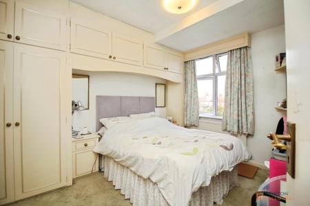 5 bedroom Semi-detached house for sale in Cliffwood Avenue, Birstall, LE4