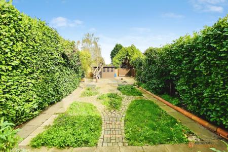 5 bedroom Semi-detached house for sale in Cliffwood Avenue, Birstall, LE4