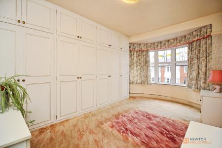 5 bedroom Semi-detached house for sale in Cliffwood Avenue, Birstall, LE4