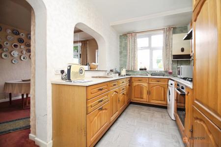 5 bedroom Semi-detached house for sale in Cliffwood Avenue, Birstall, LE4