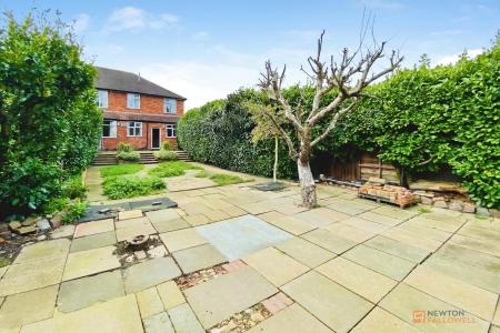 5 bedroom Semi-detached house for sale in Cliffwood Avenue, Birstall, LE4