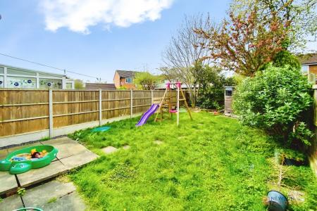 2 bedroom End of terrace house for sale in Moorland Road, Syston, LE7