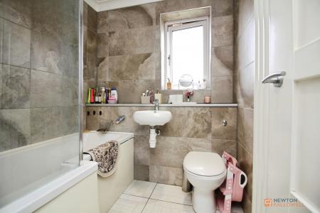 2 bedroom End of terrace house for sale in Moorland Road, Syston, LE7