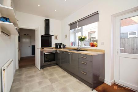 3 bedroom Semi-detached house for sale in Sandford Road, Syston, LE7