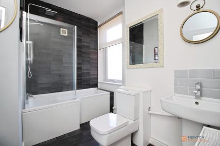 3 bedroom Semi-detached house for sale in Sandford Road, Syston, LE7