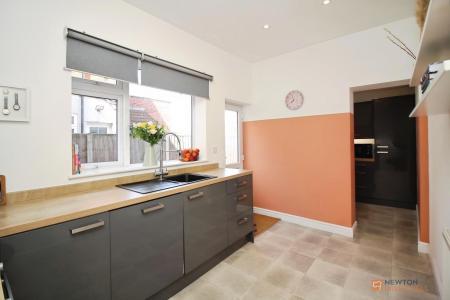 3 bedroom Semi-detached house for sale in Sandford Road, Syston, LE7