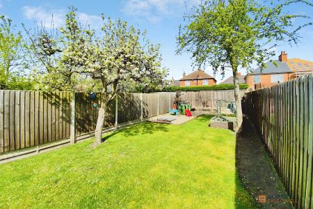 3 bedroom Semi-detached house for sale in Sandford Road, Syston, LE7