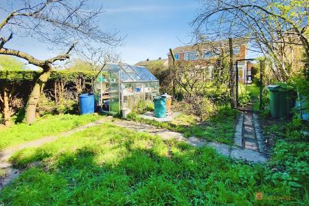 3 bedroom Semi-detached house for sale in Huntsmans Dale, East Goscote, LE7