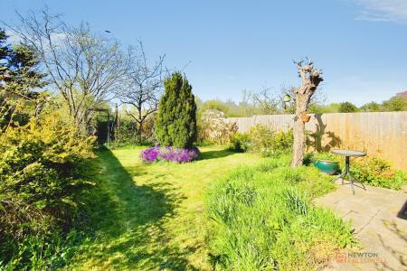 3 bedroom Semi-detached house for sale in Huntsmans Dale, East Goscote, LE7