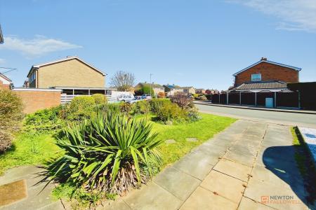 3 bedroom Semi-detached house for sale in Huntsmans Dale, East Goscote, LE7