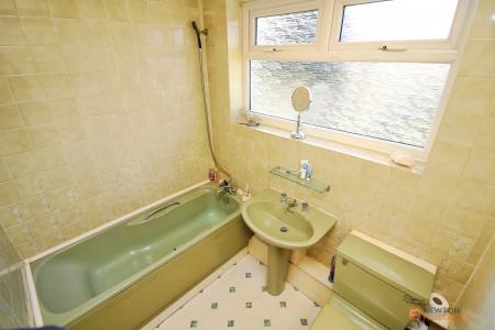 3 bedroom Semi-detached house for sale in Huntsmans Dale, East Goscote, LE7