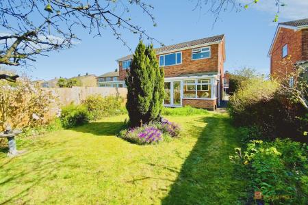 3 bedroom Semi-detached house for sale in Huntsmans Dale, East Goscote, LE7