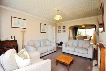 3 bedroom Semi-detached house for sale in Huntsmans Dale, East Goscote, LE7