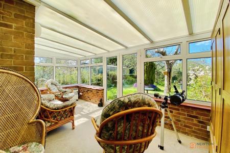 3 bedroom Semi-detached house for sale in Huntsmans Dale, East Goscote, LE7