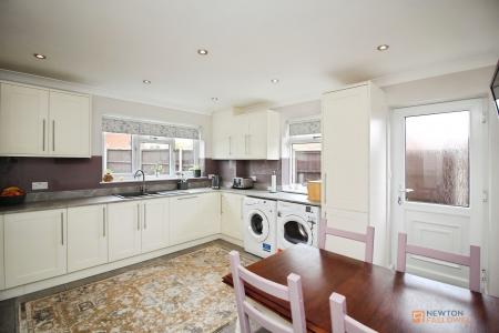 3 bedroom Detached house for sale in Oxford Street, Syston, LE7