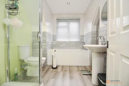 3 bedroom Detached house for sale in Oxford Street, Syston, LE7