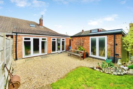 3 bedroom Semi-detached bungalow for sale in Merton Avenue, Syston, LE7