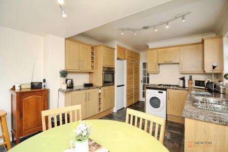 3 bedroom Semi-detached bungalow for sale in Merton Avenue, Syston, LE7