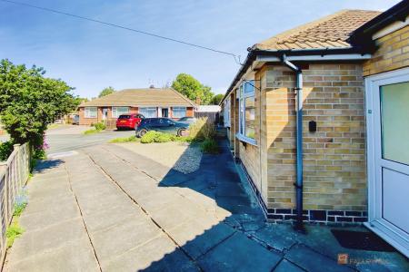 3 bedroom Semi-detached bungalow for sale in Goodes Avenue, Syston, LE7