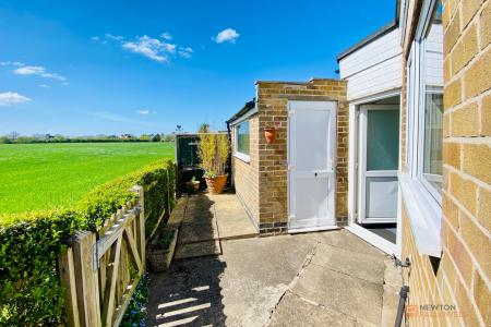 3 bedroom Semi-detached bungalow for sale in Goodes Avenue, Syston, LE7